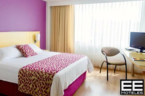 Гостиница Novelty Suites Hotel в Медельине