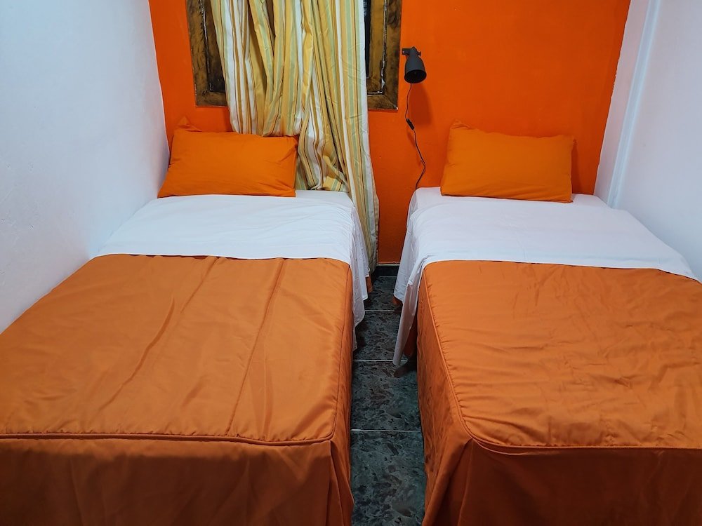 Фото Low Cost Room Plaza de Hierro IV