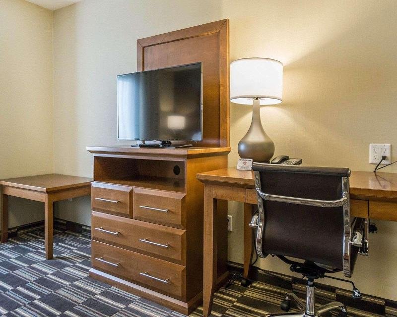 Фото Comfort Inn & Suites Edmonton International Airport