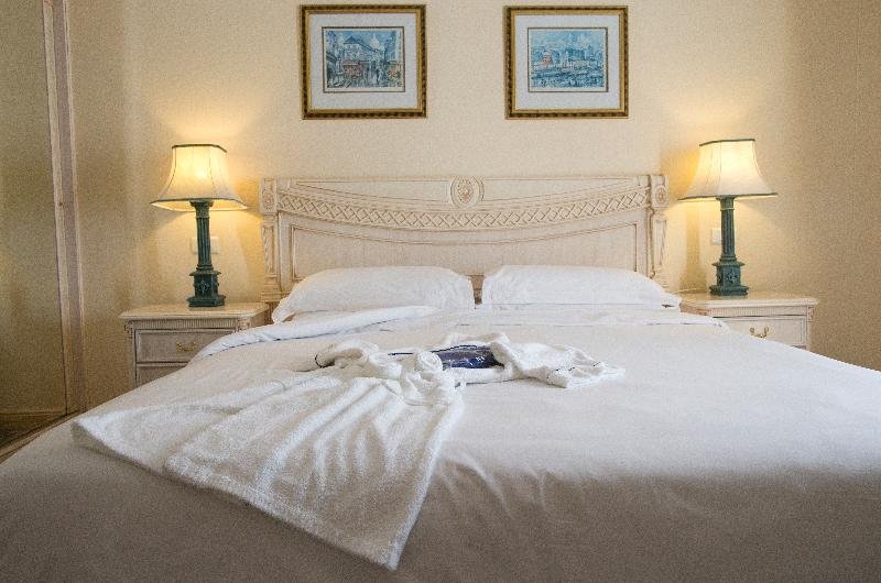 Фото Radisson Blu Le Vendome Hotel, Cape Town