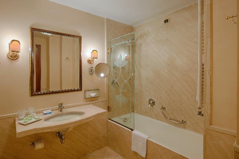 Фото Nh Bologna de la Gare