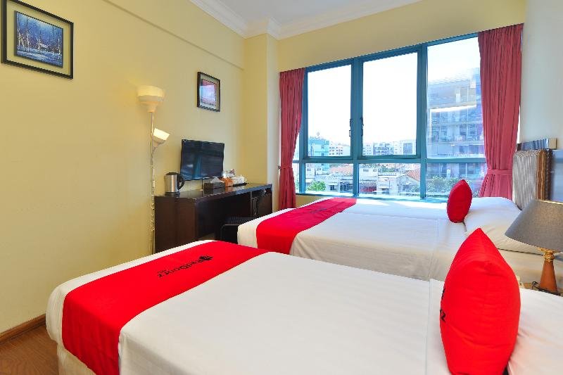 Фото RedDoorz at Aljunied