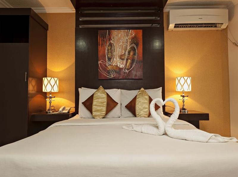 Фото Oyster Plaza Hotel