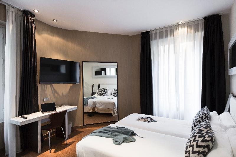 Фото Petit Palace Triball