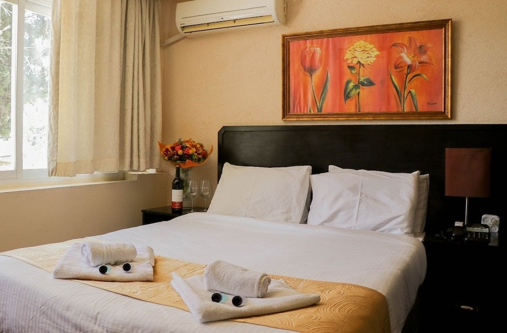 Фото The Colony Hotel