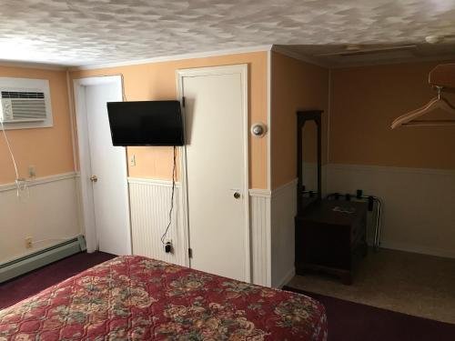 Фото Founder's Brook Motel and Suites