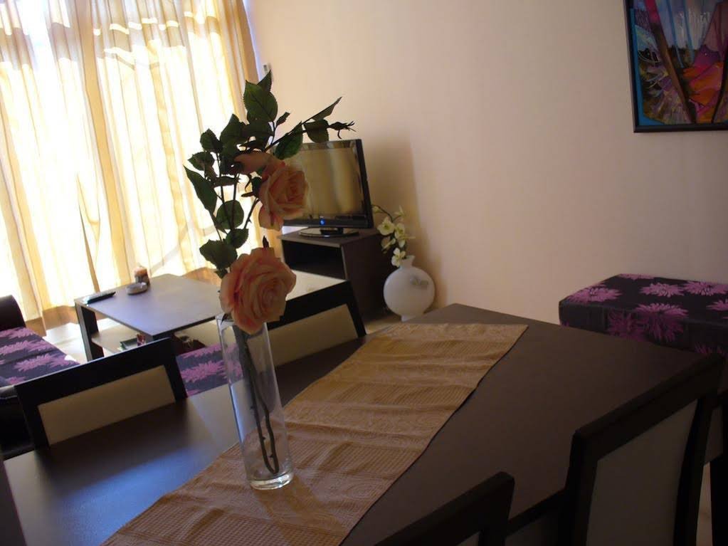 Фото Rose Garden Omax Hotel Apartments