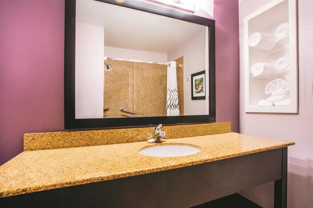 Фото Hampton Inn Russellville