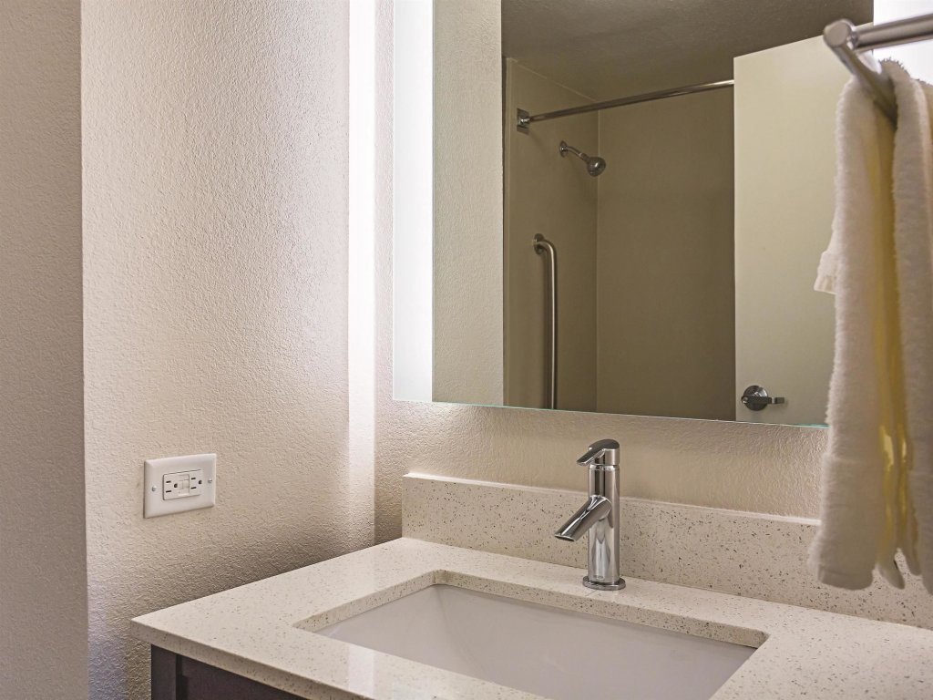 Фото La Quinta Inn & Suites by Wyndham Baltimore N White Marsh