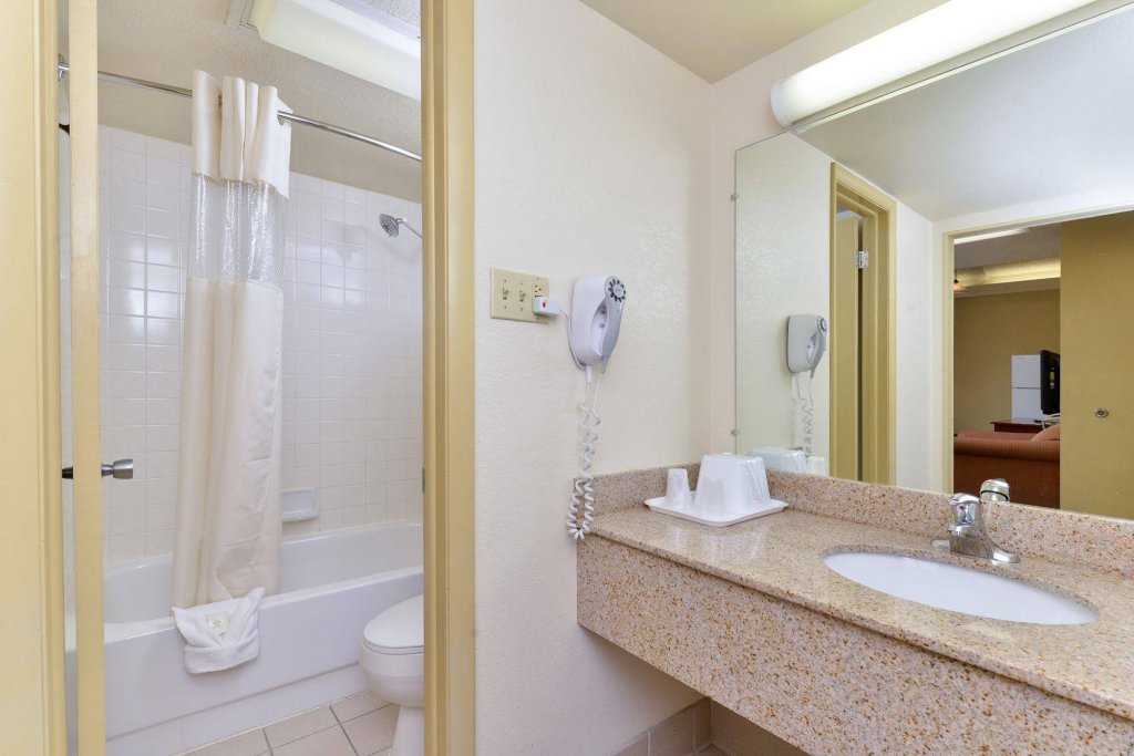 Фото Baymont by Wyndham Rock Springs