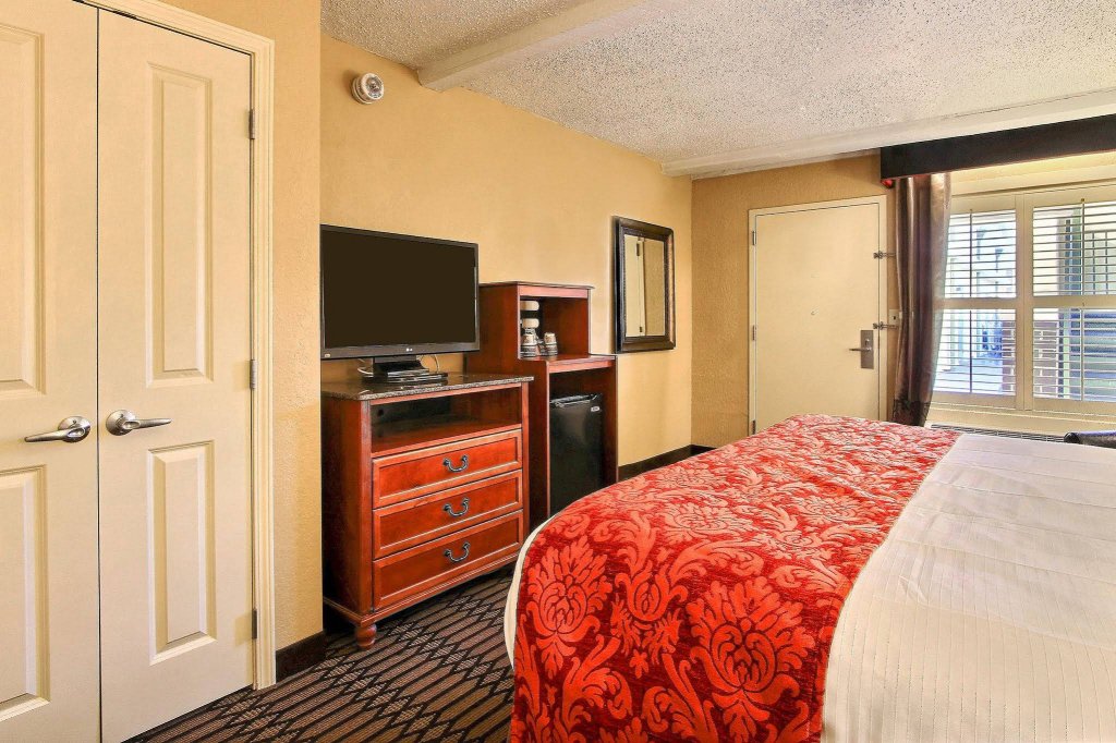 Фото Best Western Savannah Historic District