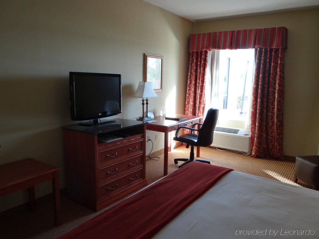 Фото Holiday Inn Express & Suites Port Charlotte, an Ihg Hotel