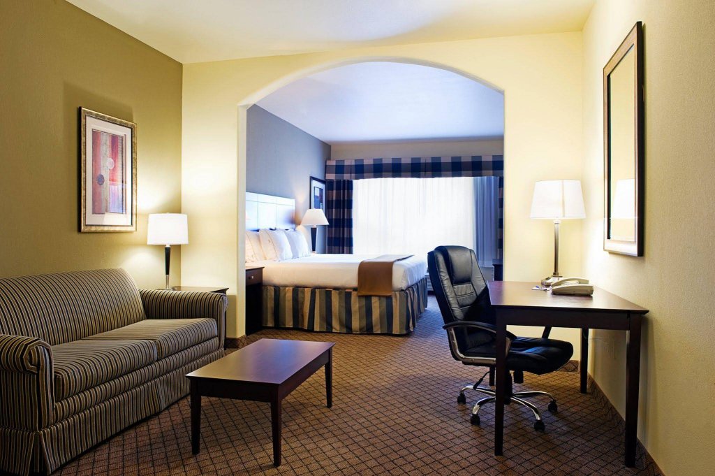 Фото Holiday Inn Express & Suites San Antonio Nw - Medical Area, an Ihg Hotel