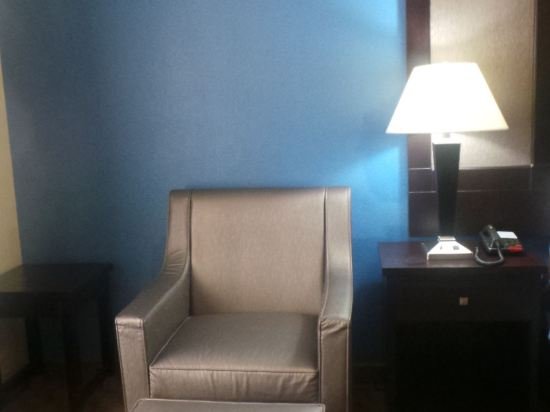 Фото SureStay Plus Hotel by Best Western Alvin