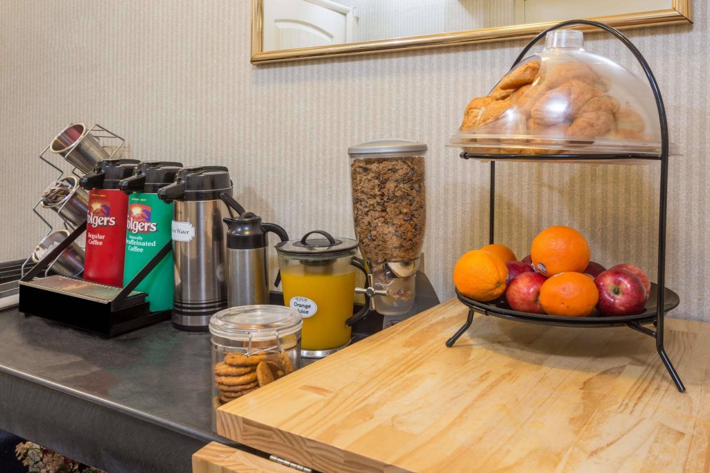 Фото Travelodge by Wyndham San Clemente Beach