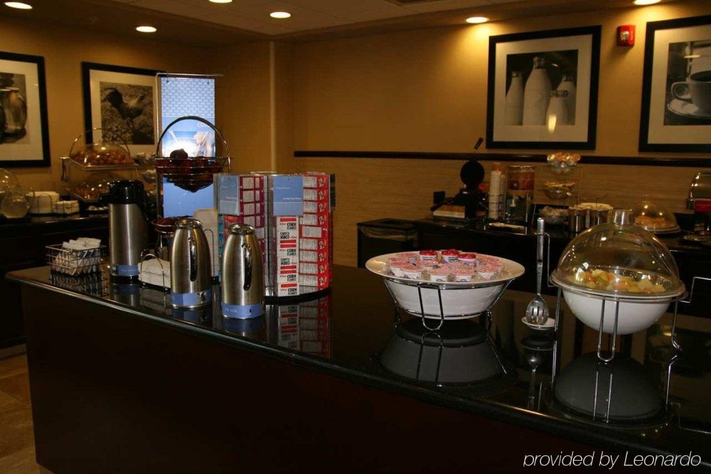 Фото Hampton Inn & Suites Merced