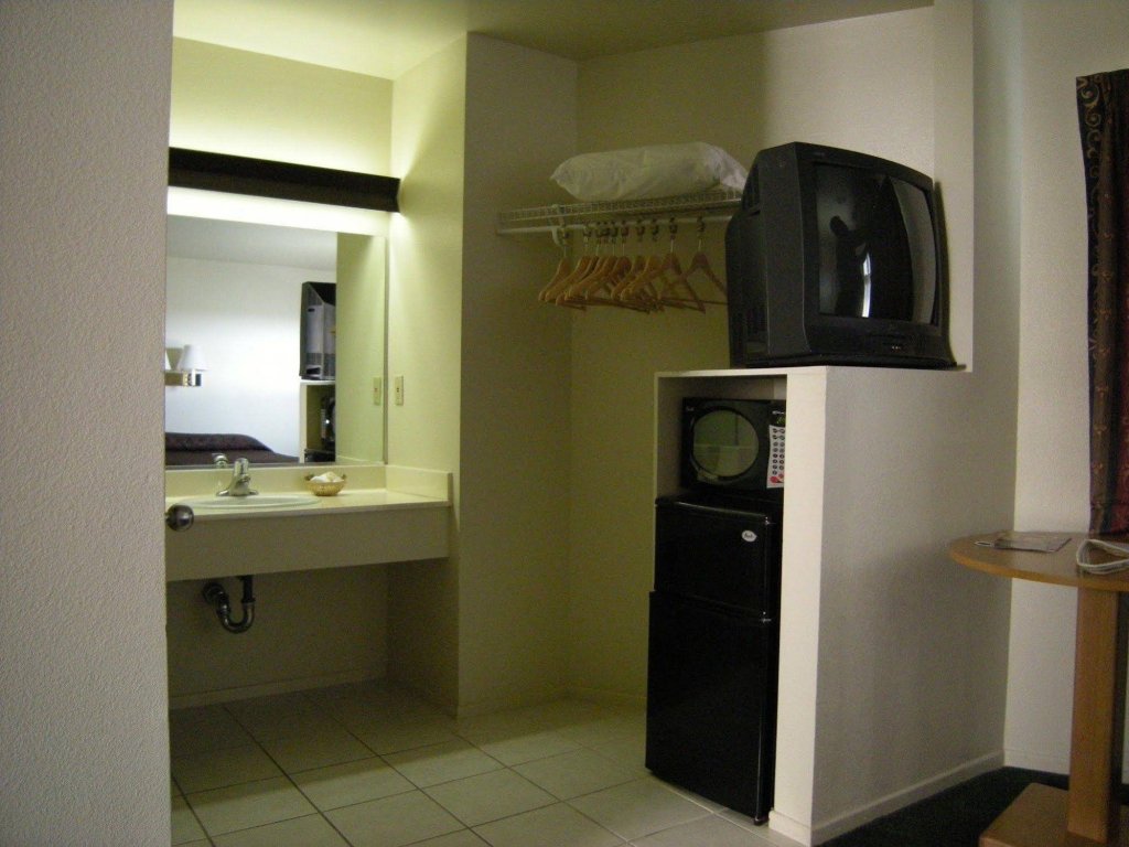 Фото Jolly Roger Hotel