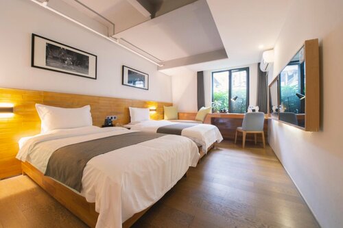 Гостиница Travelling With Hotel Chengdu Wide and Narrow Alley в Чэнду