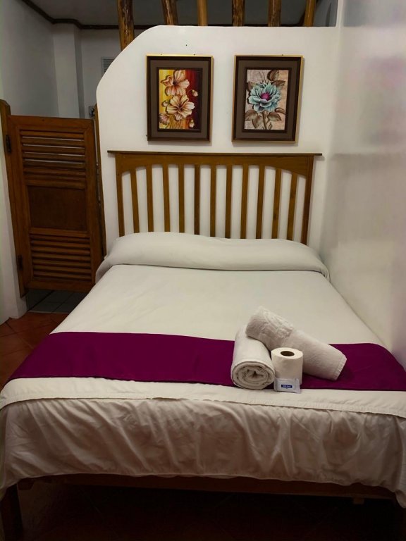 Фото Harleys Pub and Hotel