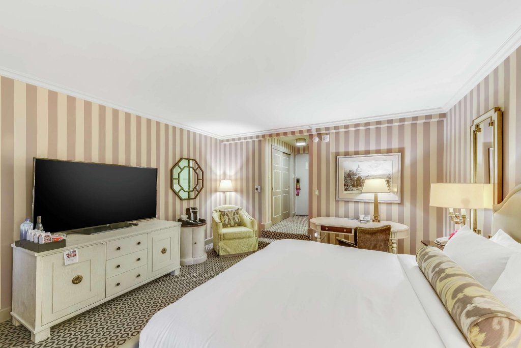 Фото The Madison Hotel