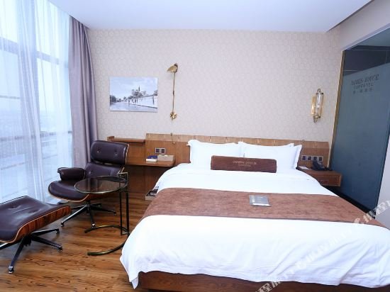 Фото James Joyce Coffee Hotel Suzhou Mudu Subway Station Branch