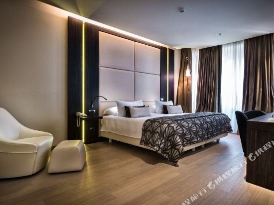 Фото Hotel The Square Milano Duomo