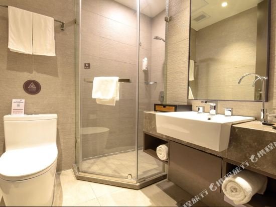 Фото Homeinn Plus Hotel Shanghai Bund Jinling East Road