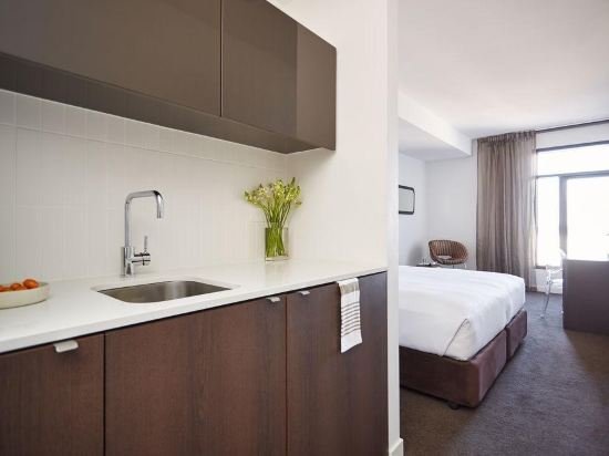 Фото  Dandenong Central Apartment