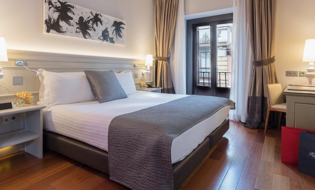 Фото The First One Madrid Preciados