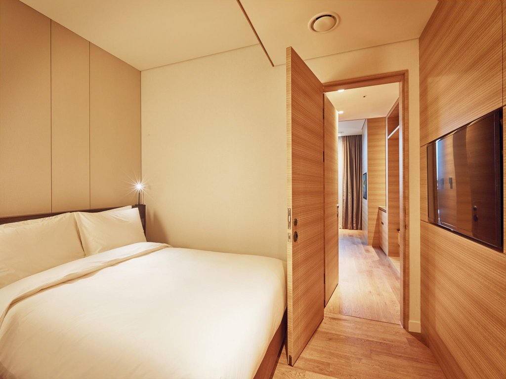 Фото Crown Park Hotel