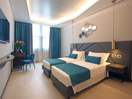 Фото The Hive Hotel