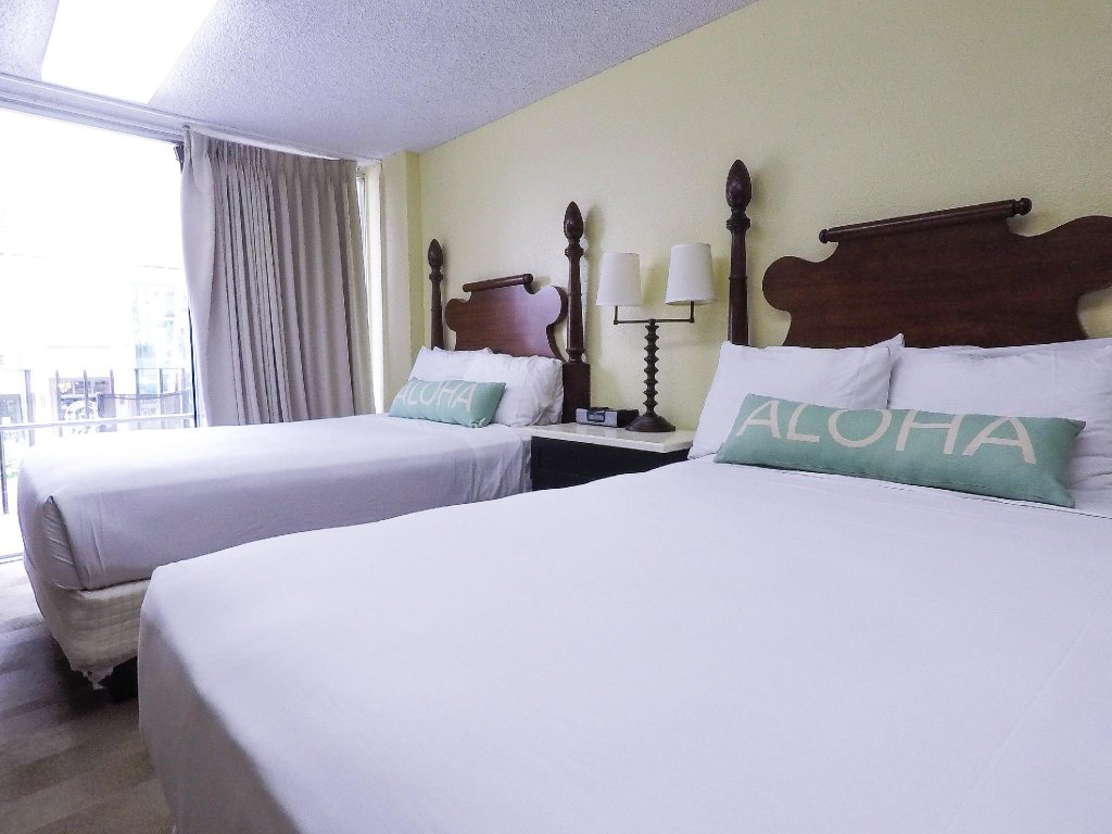 Фото Ohia Waikiki Studio Suites