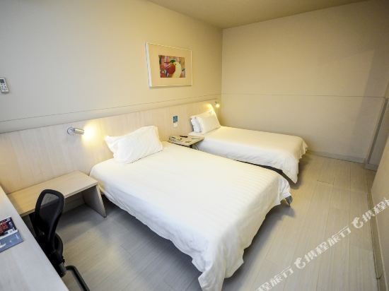 Фото Jinjiang Inn Qinhuangdao Train Station