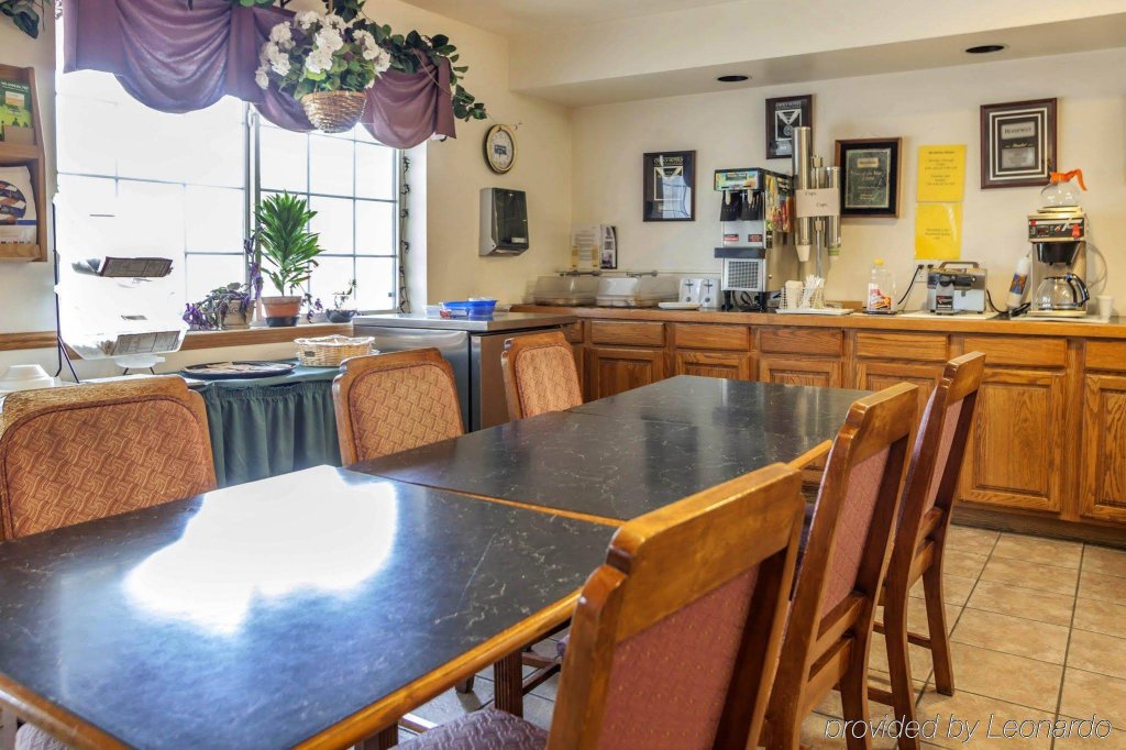 Фото AmericInn by Wyndham Jefferson