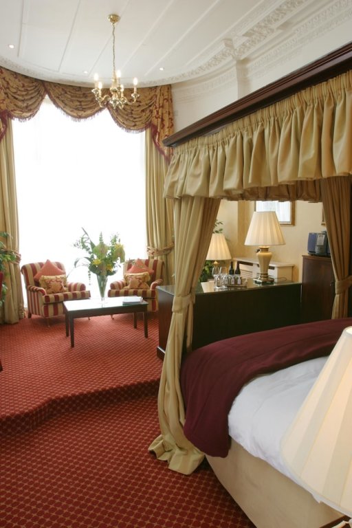 Фото The Colonnade