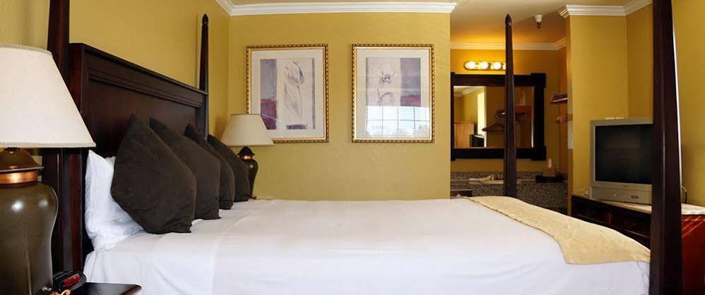 Фото Executive Inn Hotel