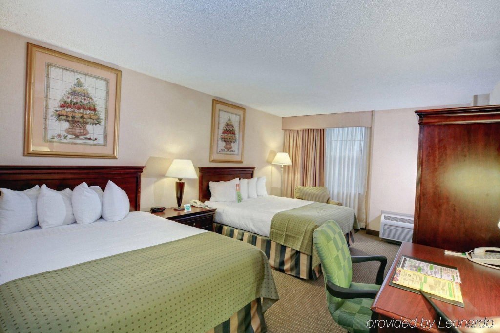 Фото Delta Hotels by Marriott Norfolk Airport