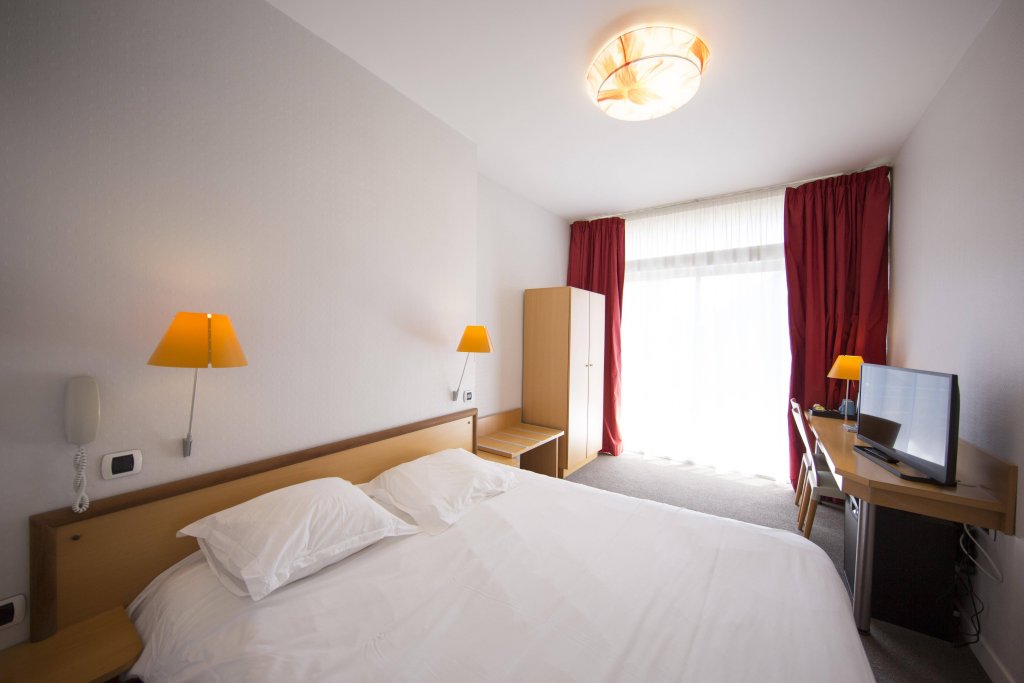 Фото Hotel Des Lices