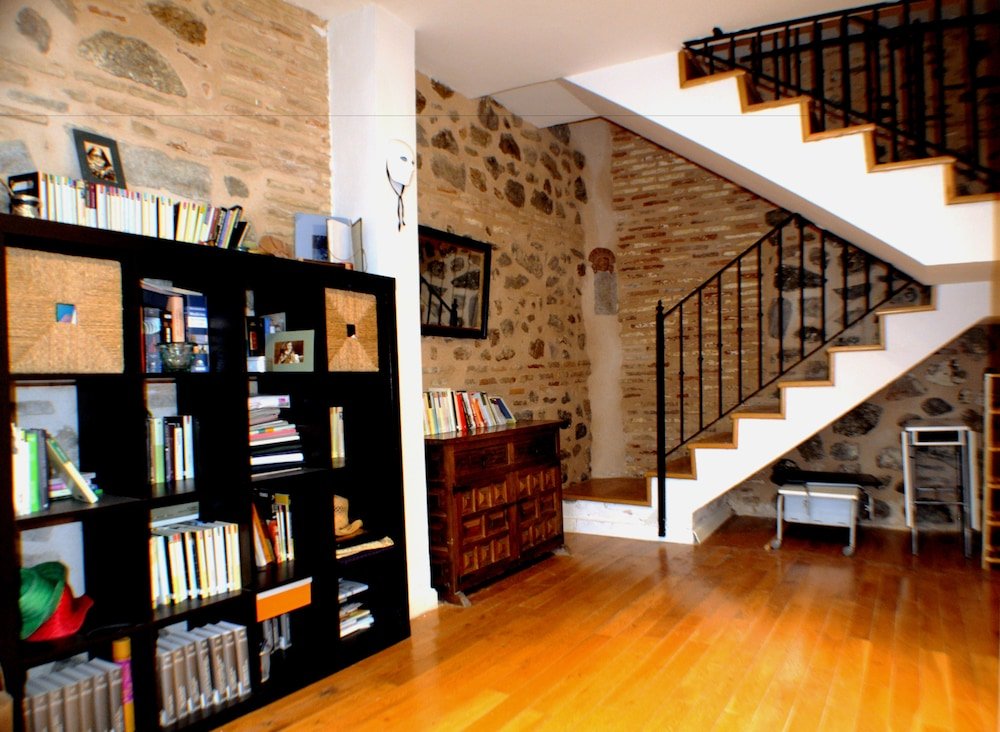 Фото Apartamentos con patio junto a la catedral by Toledo Ap