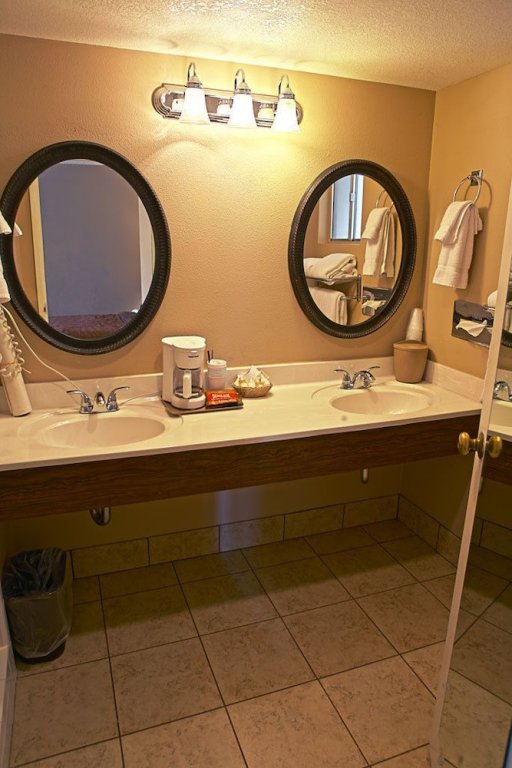 Фото Lamp Liter Inn