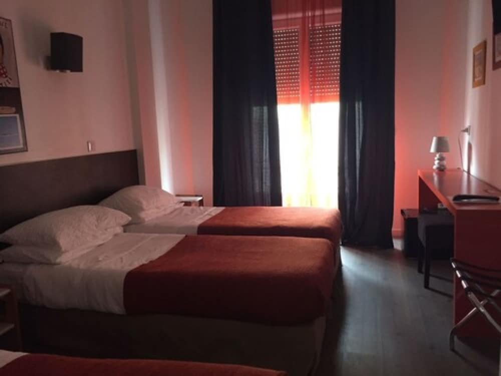 Фото Brit Hotel Colbert Juan les Pins