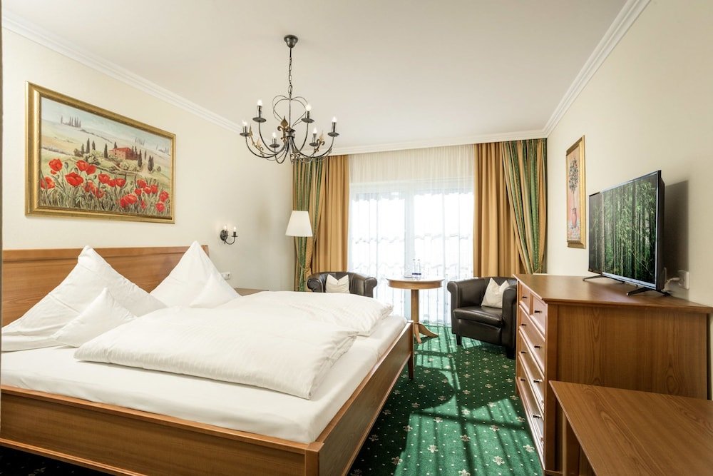 Фото Hotel - Gasthof Höttl