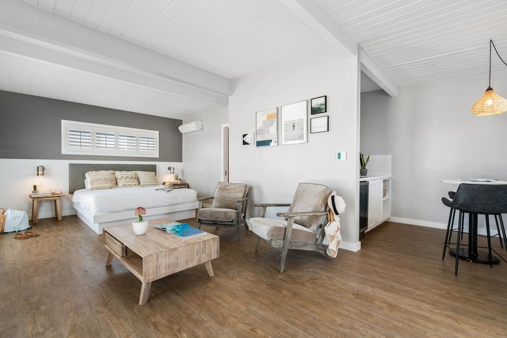 Фото Sea Sprite Oceanfront Hotel