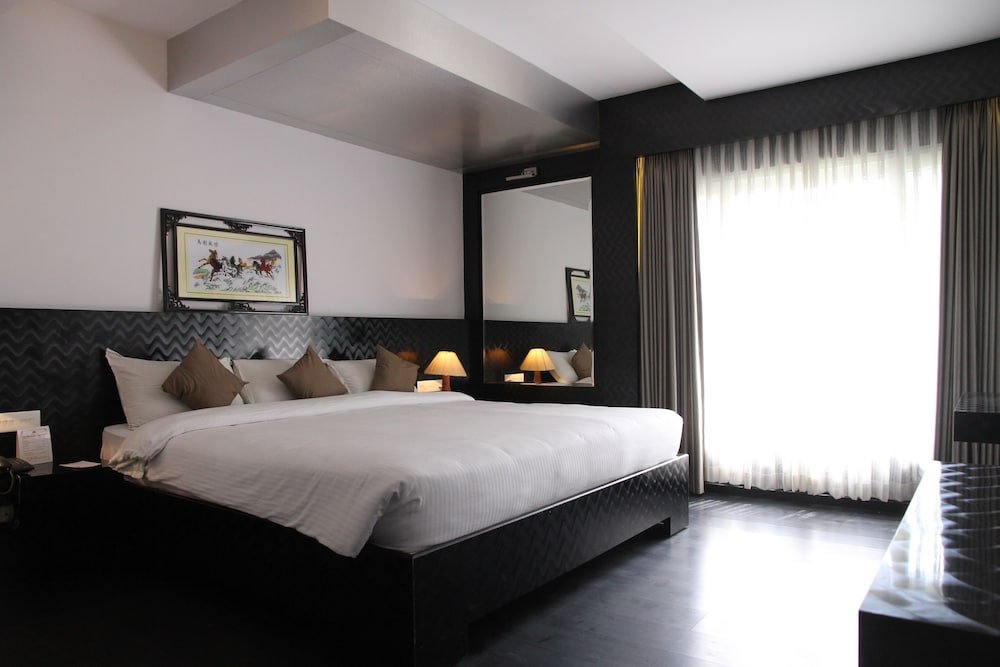 Фото Gokulam Park Hotel