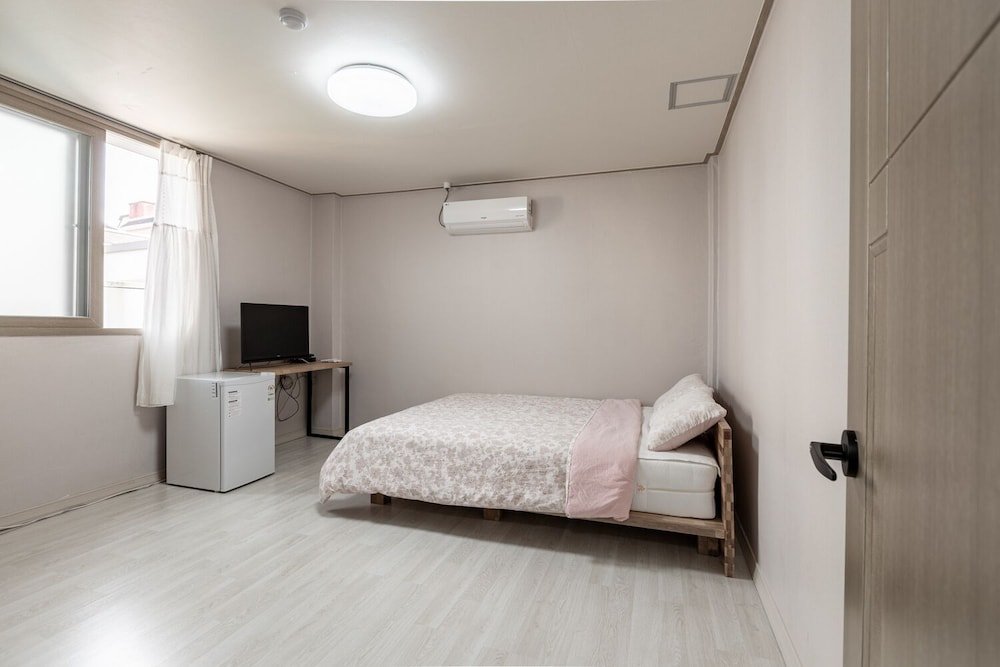 Фото Gongju Einhaus Guesthouse 2