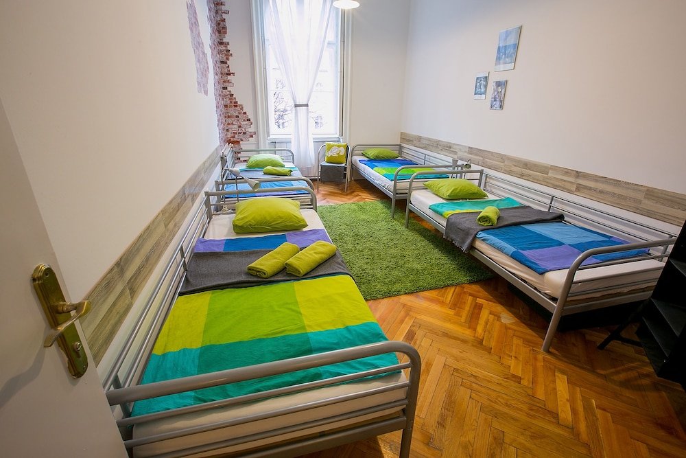 Фото Friends Hostel and Apartments Budapest