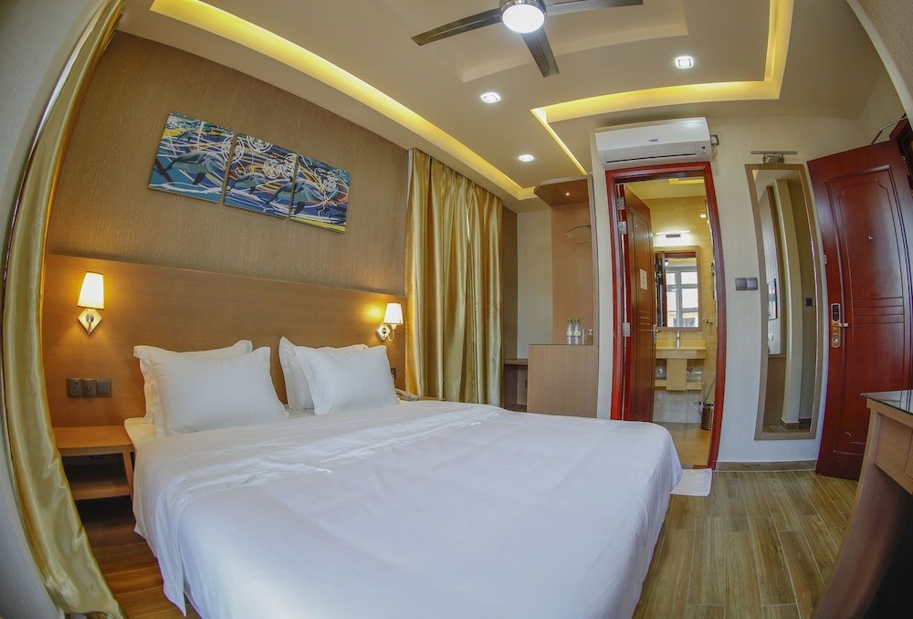 Фото Three Inn