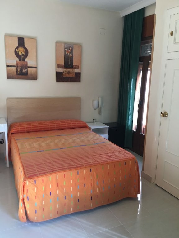 Фото Hostal Cervantes