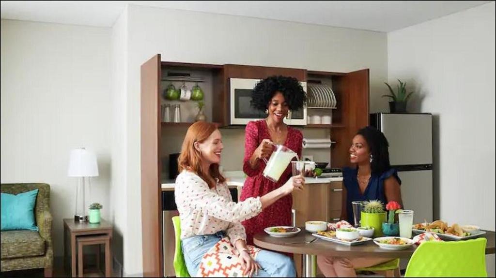 Фото Home2 Suites by Hilton Norfolk Airport