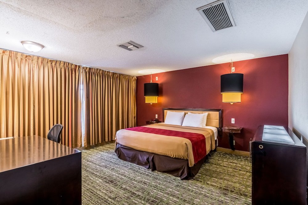 Фото Rodeway Inn & Suites